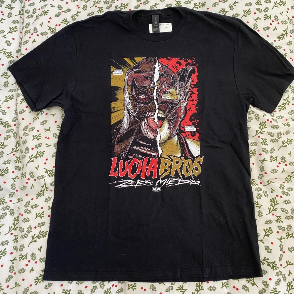NWT AEW t shirt